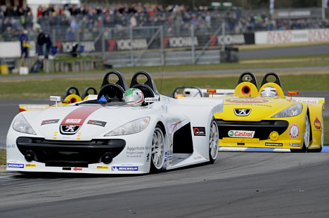 Søren Mosebo og Johan Jokinen kæmper om titlen i Peugeot Spider Cuppen, mens Allan Olsen lurer bagved.